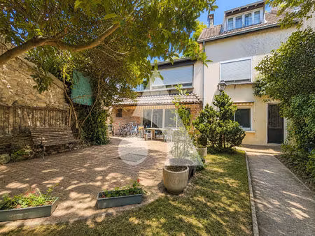 maison familiale de caractère avec studio indépendant à la frette - sur - seine
