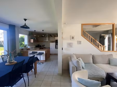maison 4 chambres en fond d'impasse en plein coeur de la mez