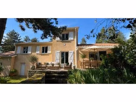 maison avec jardin et terrasse salvizinet (42)