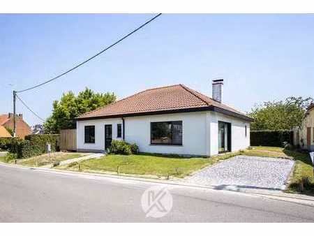 tijdloze bungalow met stijlvolle afwerking