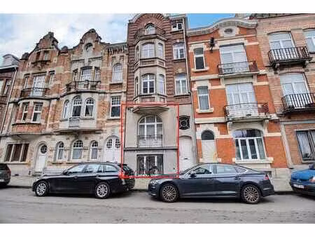 appartement duplex rénové récemment dans petit immeuble avec
