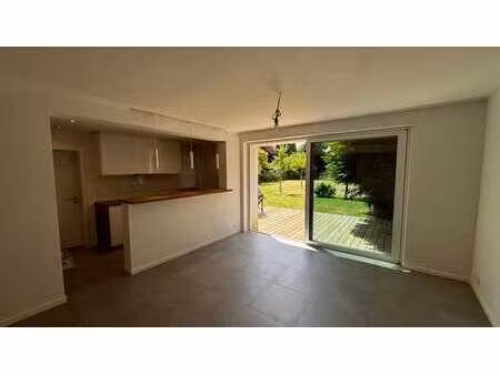 appartement 1 chambre dans un immeuble rénové.