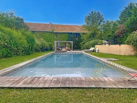 maison de charme de 300 m2 avec 2867 m2 de jardin avec piscine