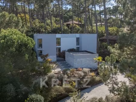 villa contemporaine aux lignes pures et à l'élégance naturelle