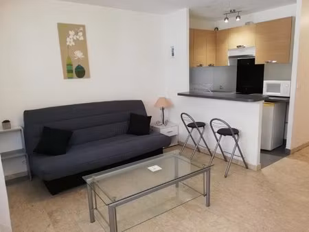 beau studio meublé plein coeur de nice