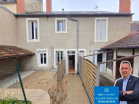 vente immeuble 6 pièces 143 m² à la guerche-sur-l'aubois (18150)  126 000 €