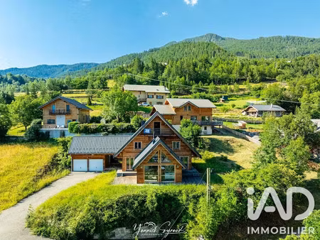 vente locaux professionnels 5 pièces 167 m² à risoul (05600)  650 000 €