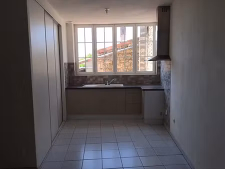 location appartement 3 pièces 54 m² à blasimon (33540)  495 €