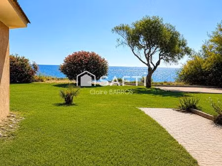 studio avec terrasse à deux pas de la plage