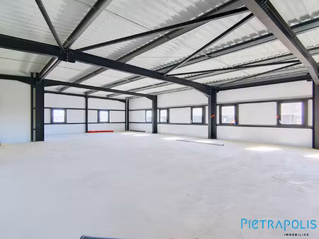 sete: bureaux de 134.94m² env.  quatre places de stationnement