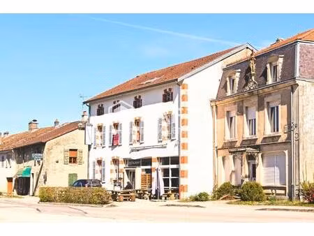 fonds de commerce d'un restaurant réputé  bar  idéalement situé en face de monuments histo