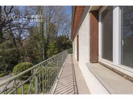 maison familiale de 206 m² sur deux niveaux dans un environneme