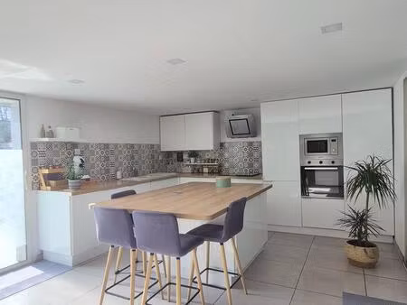 maison sans travaux : on pose les meubles