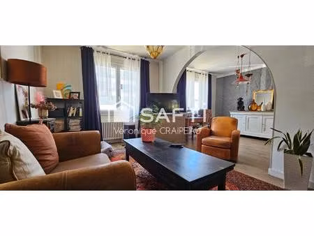 maison de ville  2 niveaux  3 chambres  garage double et extérieur proche tous services