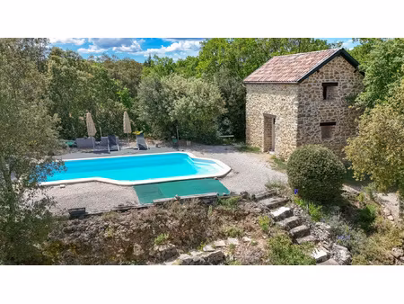 maison individuelle + piscine et maisonette en pierre