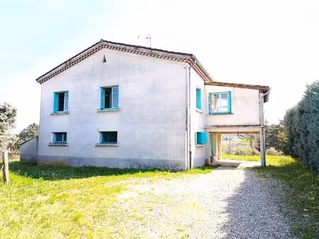 maison à renover au coeur de lachapelle sous aubenas avec terrain constructible.