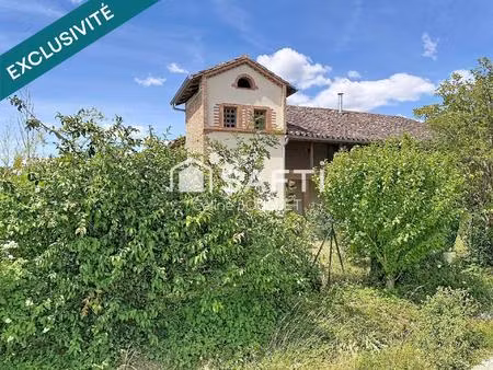 bâtisse de caractère du xviii ème siècle en plein coeur de village