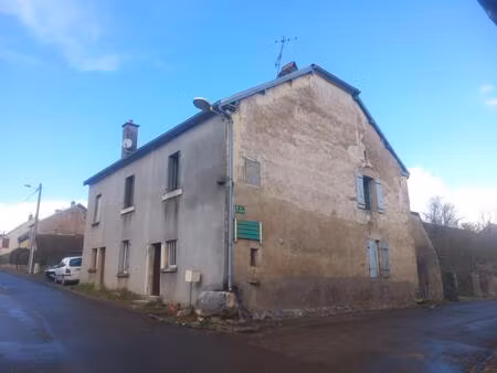 maison a renover en totalite. enorme potentiel