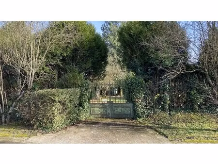 a 10 minutes de fontainebleau terrain a batir de 929 m² au coeur du charmant village de re