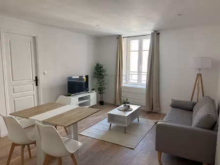 appartement t2 meublé avec balcon au coeur d'aubenas