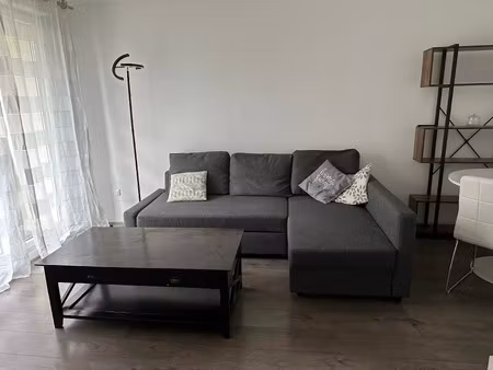 beau 2 pièces meublé avec balcon sur vue arborée