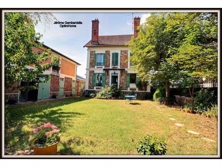 maison 7 pièces avec jardin et dépendances à vendre à maisons laffitte (78)
