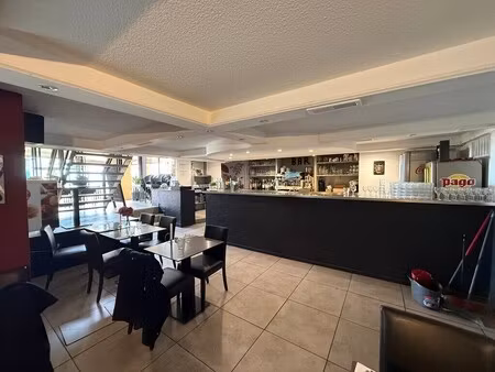 location commerce marseille 13008 296m²