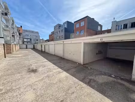 garage prête à l'emploi idéalement située  à seulement 20...