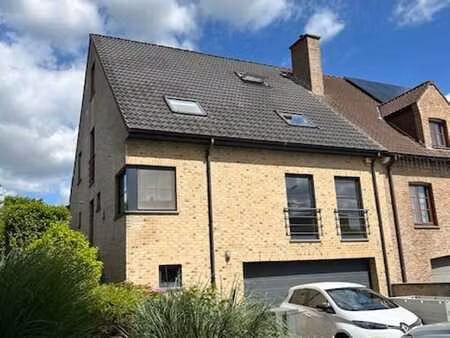 maison spacieuse dans un quartier calme