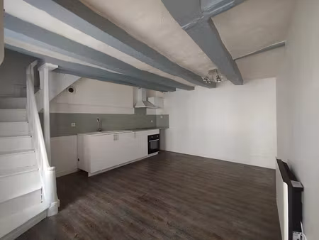 location maison 3 pièces 42 m² à pleumartin (86450)  450 €