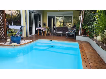 location meublée maison 4 pièces 70 m² à saint paul (97460)  2 100 €
