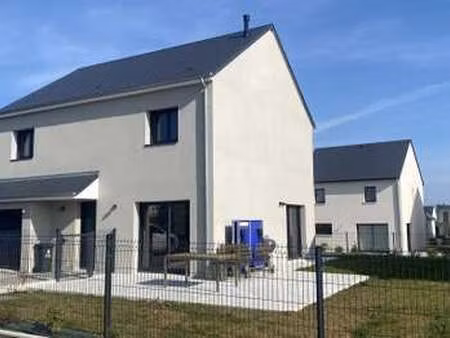 location maison à courseulles-sur-mer (14470) : à louer / 112m² courseulles-sur-mer