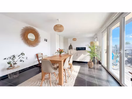 appartement t3 avec terrasse  parking et borne de recharge é