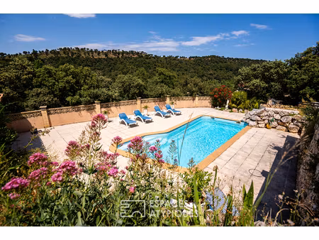 villa rénovée avec piscine au coeur des chartreuses