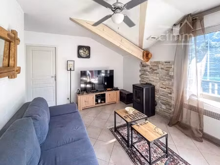 appartement t3 51m² - vue - proche toutes commodités - balcon - abri-voiture et remise