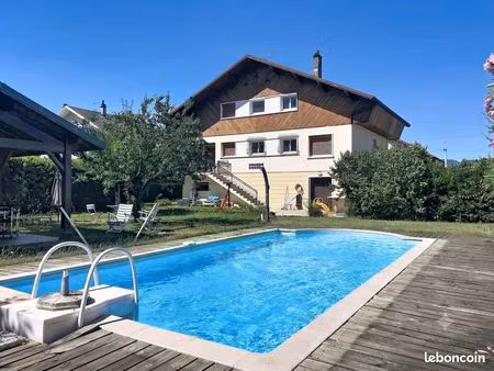 maison de ville 8 pièces 244 m²