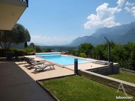 villa 5 pièces 140 m²