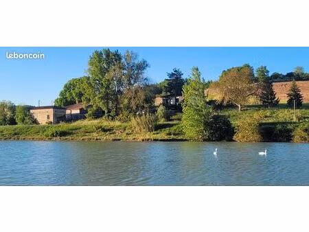 maison avec vue sur lac  1 hectare de terrain  dépendances