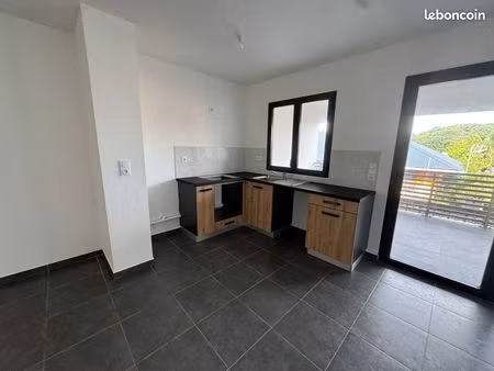 t2 spacieux avec terrasse