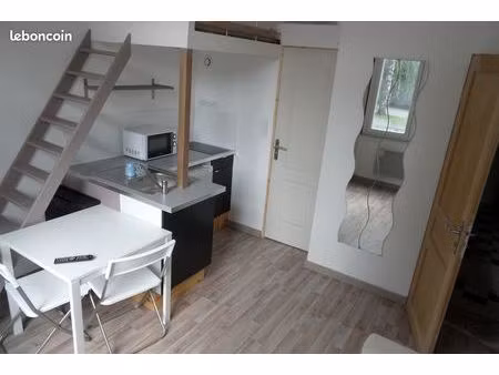 v1. loue studio 18 m2 lumineux et idéalement situé