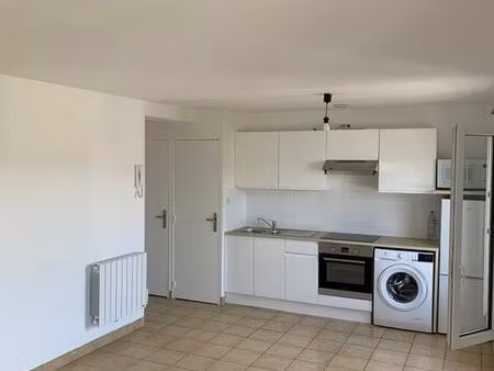 f2 centre ville proche coty cuisine equipée