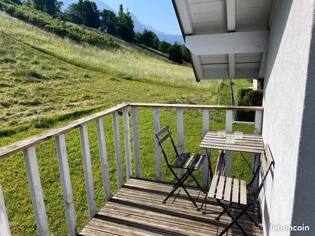 location studio meublé