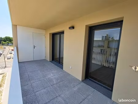 à louer – appartement t3 neuf de 57 m² avec balcon  parking et cellier – proche stade de l