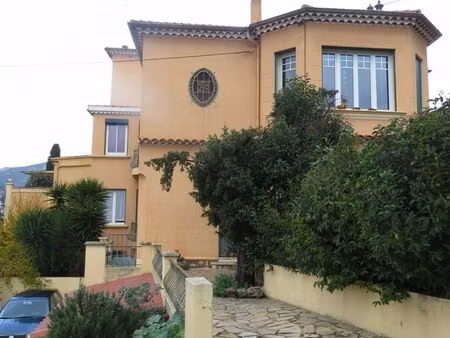 t3 dans villa toulon ouest 4 lgts paking fermé