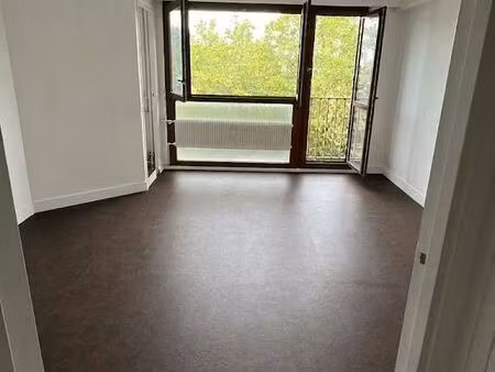 studio meublé - paris 75019