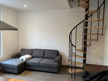 f2 étudiant meublé rénové - chambre séparée  métro 4min - 900 cc