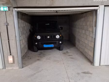 location box fermé 16m² dans residence sécurisée