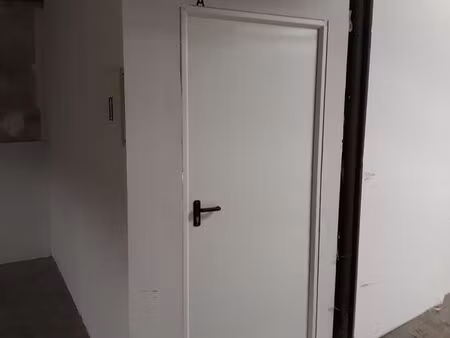 box dans un parking fermé