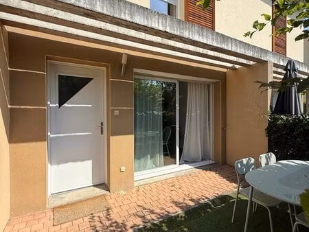 élégante maison de ville à louer