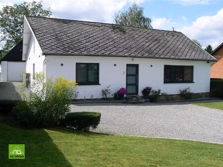 villa à louer avec garage et terrasse   loyers (vbe43036)